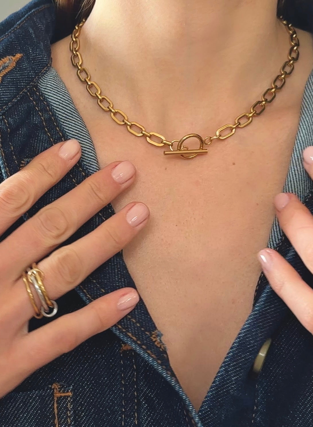 Chunky Link Chain Necklace with T-Bar Closure