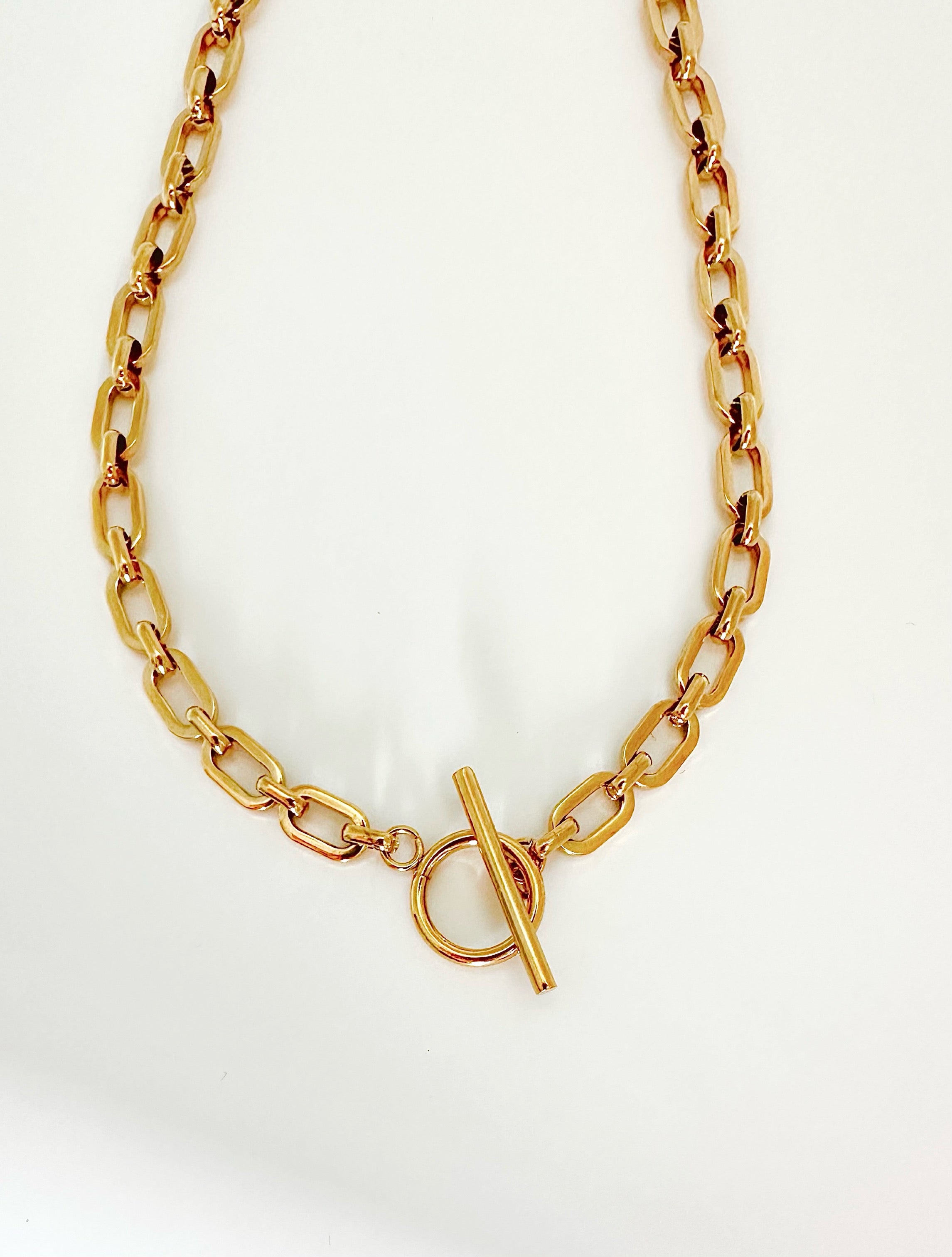 Chunky Link Chain Necklace with T-Bar Closure